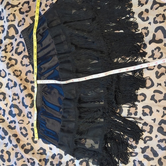 Torrid 1/2 fringe petticoat black mesh - Picture 4 of 5